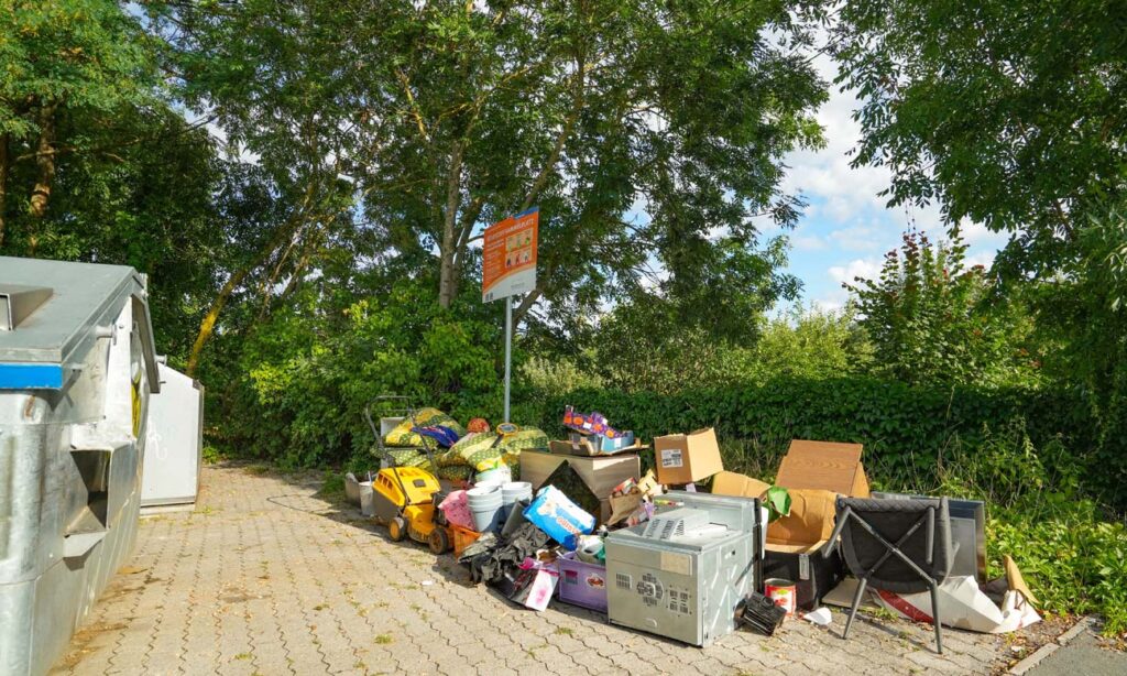 Wilde Müllablagerungen am Wertstoffsammelplatz Äußere Badstraße. | Foto: Stadt Bayreuth